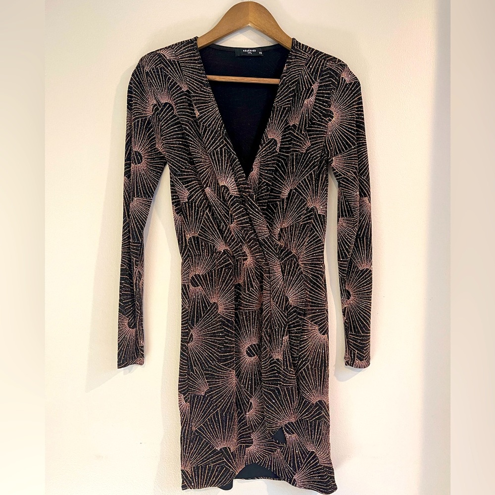 NWOT Petite Black and Gold Firework Print Dress in Size - Small